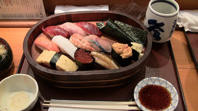 sushi-go-round,Muslim,sushi,Japan,Japanese food